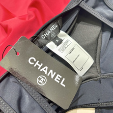 Chanel新款泳衣😍🥰适合多种场景的游泳衣🏊♀️海边 游泳池 温泉 水上乐园 漂流都可以😌内搭也完全 Chanel新款泳衣😍🥰适合多种场景的游泳衣🏊♀️海边 游泳池 温泉 水上乐园 漂流都可以😌内搭也完全