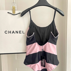 Chanel新款泳衣😍🥰适合多种场景的游泳衣🏊♀️海边 游泳池 温泉 水上乐园 漂流都可以😌内搭也完全 Chanel新款泳衣😍🥰适合多种场景的游泳衣🏊♀️海边 游泳池 温泉 水上乐园 漂流都可以😌内搭也完全