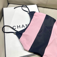 Chanel新款泳衣😍🥰适合多种场景的游泳衣🏊♀️海边 游泳池 温泉 水上乐园 漂流都可以😌内搭也完全 Chanel新款泳衣😍🥰适合多种场景的游泳衣🏊♀️海边 游泳池 温泉 水上乐园 漂流都可以😌内搭也完全