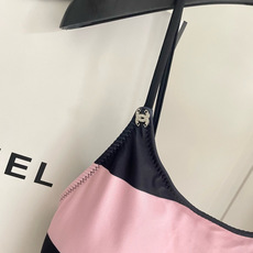 Chanel新款泳衣😍🥰适合多种场景的游泳衣🏊♀️海边 游泳池 温泉 水上乐园 漂流都可以😌内搭也完全 Chanel新款泳衣😍🥰适合多种场景的游泳衣🏊♀️海边 游泳池 温泉 水上乐园 漂流都可以😌内搭也完全