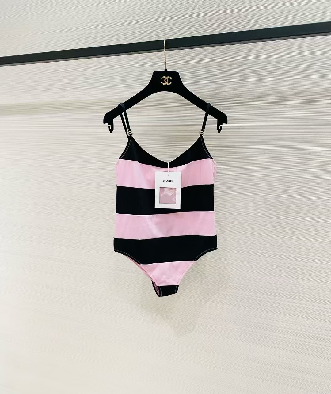Chanel新款泳衣😍🥰适合多种场景的游泳衣🏊‍♀️海边 游泳池 温泉 水上乐园 漂流都可以😌内搭也完全