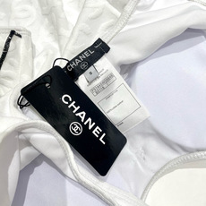 Chanel新款泳衣😍🥰适合多种场景的游泳衣🏊♀️海边 游泳池 温泉 水上乐园 漂流都可以😌内搭也完全 Chanel新款泳衣😍🥰适合多种场景的游泳衣🏊♀️海边 游泳池 温泉 水上乐园 漂流都可以😌内搭也完全