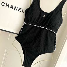 Chanel新款泳衣😍🥰适合多种场景的游泳衣🏊♀️海边 游泳池 温泉 水上乐园 漂流都可以😌内搭也完全 Chanel新款泳衣😍🥰适合多种场景的游泳衣🏊♀️海边 游泳池 温泉 水上乐园 漂流都可以😌内搭也完全