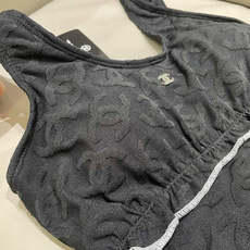 Chanel新款泳衣😍🥰适合多种场景的游泳衣🏊♀️海边 游泳池 温泉 水上乐园 漂流都可以😌内搭也完全 Chanel新款泳衣😍🥰适合多种场景的游泳衣🏊♀️海边 游泳池 温泉 水上乐园 漂流都可以😌内搭也完全