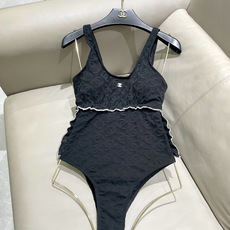 Chanel新款泳衣😍🥰适合多种场景的游泳衣🏊♀️海边 游泳池 温泉 水上乐园 漂流都可以😌内搭也完全 Chanel新款泳衣😍🥰适合多种场景的游泳衣🏊♀️海边 游泳池 温泉 水上乐园 漂流都可以😌内搭也完全