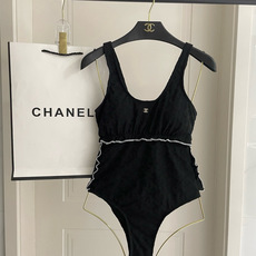Chanel新款泳衣😍🥰适合多种场景的游泳衣🏊♀️海边 游泳池 温泉 水上乐园 漂流都可以😌内搭也完全 Chanel新款泳衣😍🥰适合多种场景的游泳衣🏊♀️海边 游泳池 温泉 水上乐园 漂流都可以😌内搭也完全