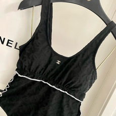 Chanel新款泳衣😍🥰适合多种场景的游泳衣🏊♀️海边 游泳池 温泉 水上乐园 漂流都可以😌内搭也完全 Chanel新款泳衣😍🥰适合多种场景的游泳衣🏊♀️海边 游泳池 温泉 水上乐园 漂流都可以😌内搭也完全