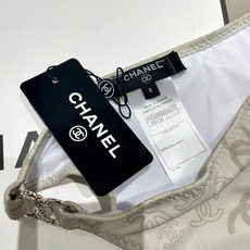 Chanel新款比基尼泳衣😍🥰适合多种场景的游泳衣🏊♀️海边 游泳池 温泉 水上乐园 漂流都可以😌内搭 Chanel新款比基尼泳衣😍🥰适合多种场景的游泳衣🏊♀️海边 游泳池 温泉 水上乐园 漂流都可以😌内搭