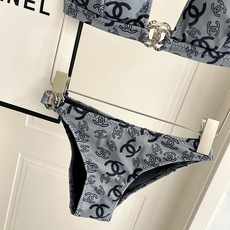 Chanel新款泳衣😍🥰适合多种场景的游泳衣🏊♀️海边 游泳池 温泉 水上乐园 漂流都可以😌内搭也完全 Chanel新款泳衣😍🥰适合多种场景的游泳衣🏊♀️海边 游泳池 温泉 水上乐园 漂流都可以😌内搭也完全