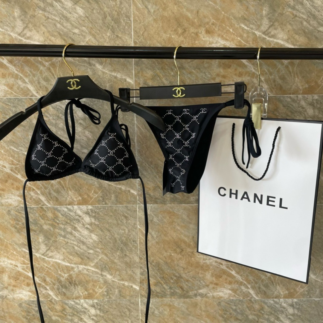 Chanel新款比基尼泳衣😍🥰适合多种场景的游泳衣🏊♀️海边 游泳池 温泉 水上乐园 漂流都可以😌内搭 Chanel新款比基尼泳衣😍🥰适合多种场景的游泳衣🏊♀️海边 游泳池 温泉 水上乐园 漂流都可以😌内搭