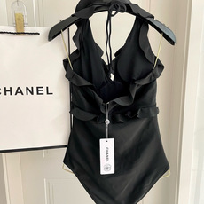 Chanel新款泳衣😍🥰适合多种场景的游泳衣🏊♀️海边 游泳池 温泉 水上乐园 漂流都可以😌内搭也完全 Chanel新款泳衣😍🥰适合多种场景的游泳衣🏊♀️海边 游泳池 温泉 水上乐园 漂流都可以😌内搭也完全