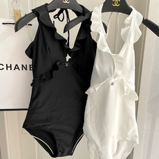 Chanel新款泳衣😍🥰适合多种场景的游泳衣🏊♀️海边 游泳池 温泉 水上乐园 漂流都可以😌内搭也完全 Chanel新款泳衣😍🥰适合多种场景的游泳衣🏊♀️海边 游泳池 温泉 水上乐园 漂流都可以😌内搭也完全