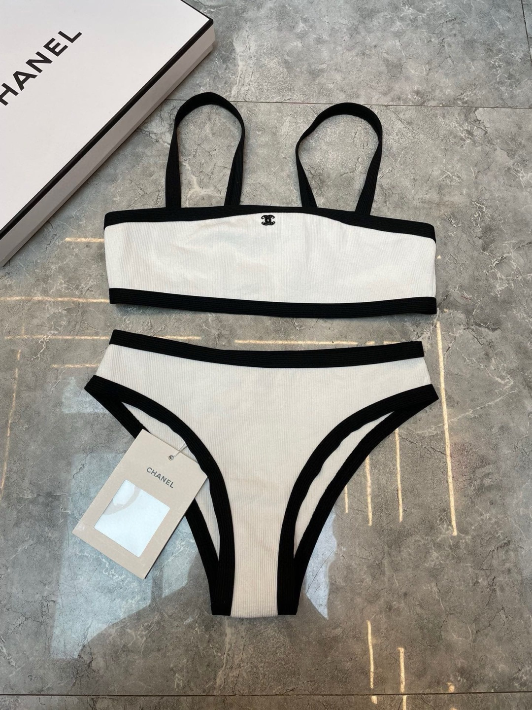 Chanel新款比基尼👙❤️😍🥰适合多种场景的游泳衣🏊‍♀️海边 游泳池 温泉 水上乐园 漂流都可以😌内