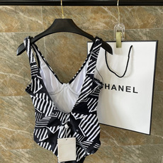 Chanel新款泳衣😍🥰适合多种场景的游泳衣🏊♀️海边 游泳池 温泉 水上乐园 漂流都可以😌内搭也完全 Chanel新款泳衣😍🥰适合多种场景的游泳衣🏊♀️海边 游泳池 温泉 水上乐园 漂流都可以😌内搭也完全