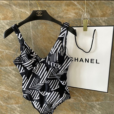 Chanel新款泳衣😍🥰适合多种场景的游泳衣🏊♀️海边 游泳池 温泉 水上乐园 漂流都可以😌内搭也完全 Chanel新款泳衣😍🥰适合多种场景的游泳衣🏊♀️海边 游泳池 温泉 水上乐园 漂流都可以😌内搭也完全