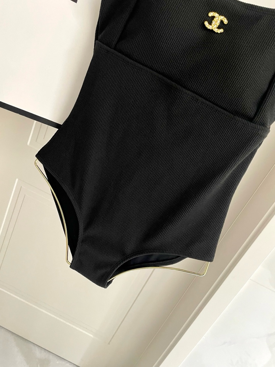 Chanel新款泳衣😍🥰适合多种场景的游泳衣🏊♀️海边 游泳池 温泉 水上乐园 漂流都可以😌内搭也完全 Chanel新款泳衣😍🥰适合多种场景的游泳衣🏊♀️海边 游泳池 温泉 水上乐园 漂流都可以😌内搭也完全