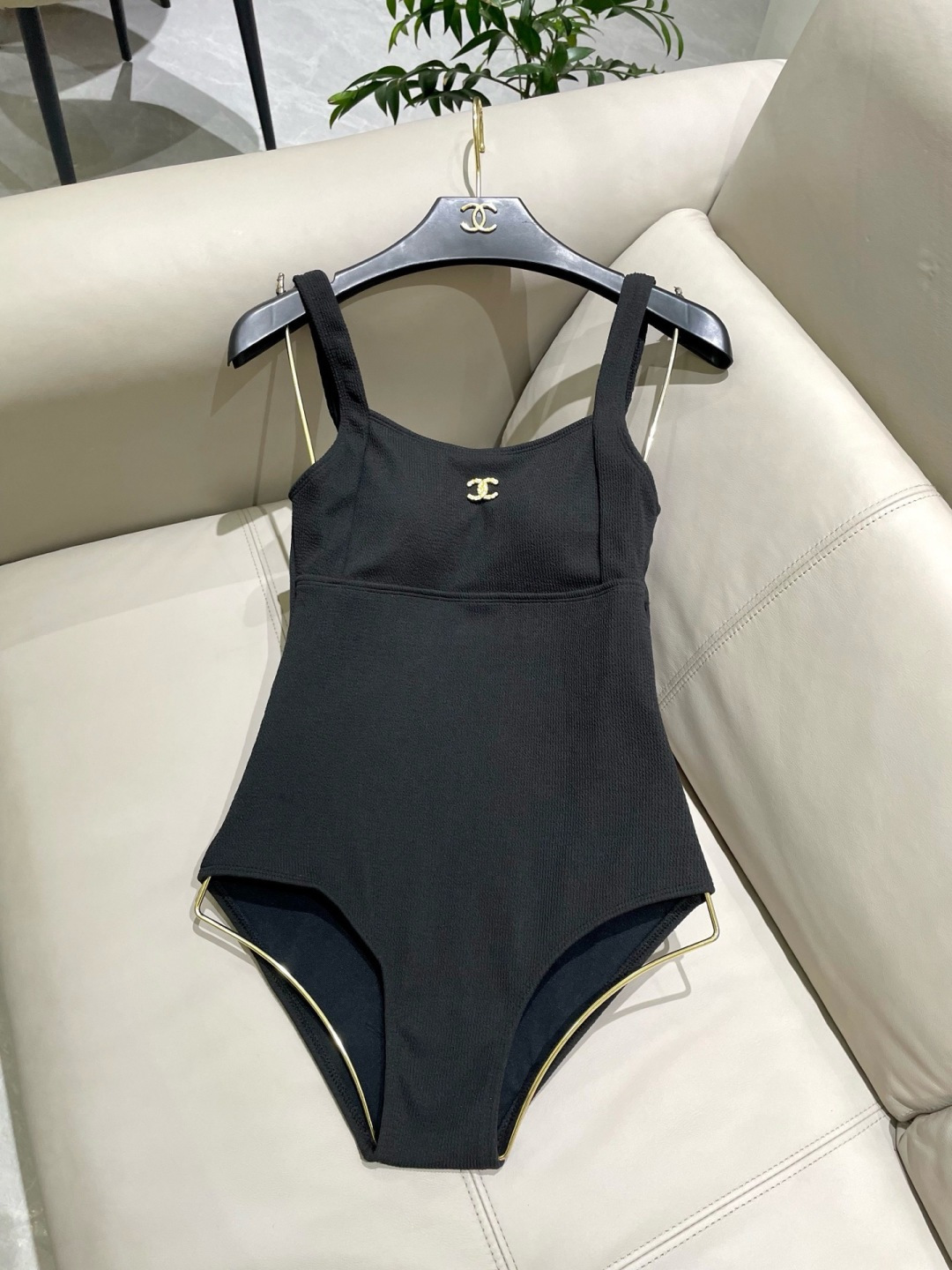 Chanel新款泳衣😍🥰适合多种场景的游泳衣🏊♀️海边 游泳池 温泉 水上乐园 漂流都可以😌内搭也完全 Chanel新款泳衣😍🥰适合多种场景的游泳衣🏊♀️海边 游泳池 温泉 水上乐园 漂流都可以😌内搭也完全