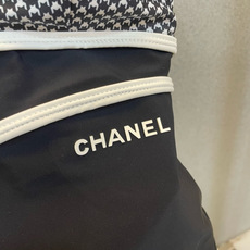 Chanel新款泳衣😍🥰适合多种场景的游泳衣🏊♀️海边 游泳池 温泉 水上乐园 漂流都可以😌内搭也完全 Chanel新款泳衣😍🥰适合多种场景的游泳衣🏊♀️海边 游泳池 温泉 水上乐园 漂流都可以😌内搭也完全