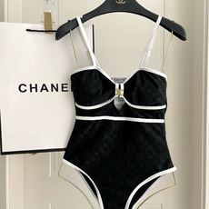 Chanel新款泳衣😍🥰适合多种场景的游泳衣🏊♀️海边 游泳池 温泉 水上乐园 漂流都可以😌内搭也完全 Chanel新款泳衣😍🥰适合多种场景的游泳衣🏊♀️海边 游泳池 温泉 水上乐园 漂流都可以😌内搭也完全