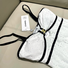 Chanel新款泳衣😍🥰适合多种场景的游泳衣🏊♀️海边 游泳池 温泉 水上乐园 漂流都可以😌内搭也完全 Chanel新款泳衣😍🥰适合多种场景的游泳衣🏊♀️海边 游泳池 温泉 水上乐园 漂流都可以😌内搭也完全