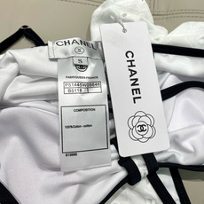 Chanel新款泳衣😍🥰适合多种场景的游泳衣🏊♀️海边 游泳池 温泉 水上乐园 漂流都可以😌内搭也完全 Chanel新款泳衣😍🥰适合多种场景的游泳衣🏊♀️海边 游泳池 温泉 水上乐园 漂流都可以😌内搭也完全