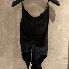 Chanel新款泳衣😍🥰适合多种场景的游泳衣🏊♀️海边 游泳池 温泉 水上乐园 漂流都可以😌内搭也完全 Chanel新款泳衣😍🥰适合多种场景的游泳衣🏊♀️海边 游泳池 温泉 水上乐园 漂流都可以😌内搭也完全