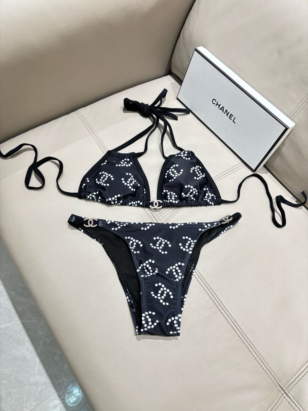 Chanel新款比基尼泳衣😍🥰适合多种场景的游泳衣🏊‍♀️海边 游泳池 温泉 水上乐园 漂流都可以😌内搭