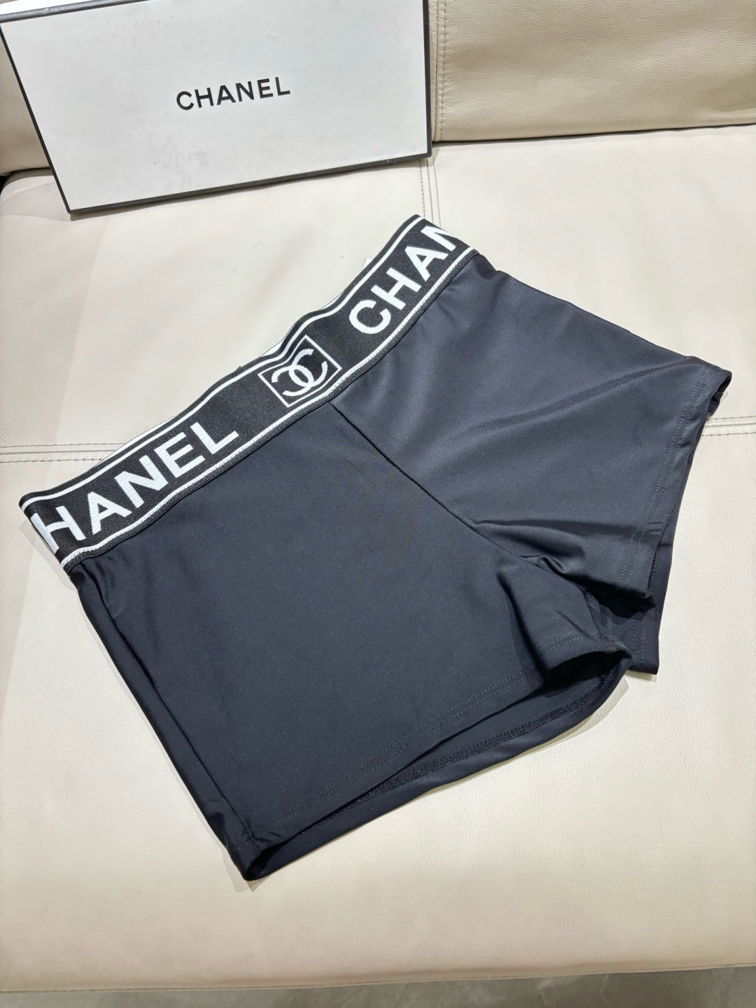 Chanel新款泳衣😍🥰适合多种场景的游泳衣🏊‍♀️海边 游泳池 温泉 水上乐园 漂流都可以😌内搭也完全