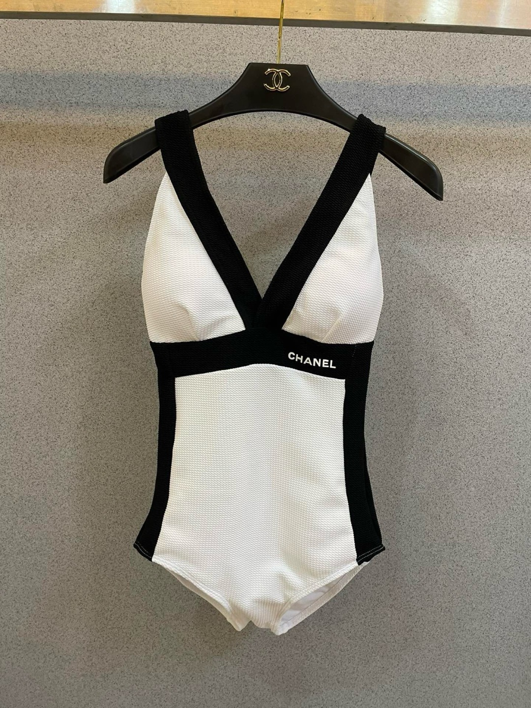 Chanel新款泳衣😍🥰适合多种场景的游泳衣🏊♀️海边 游泳池 温泉 水上乐园 漂流都可以😌内搭也完全 Chanel新款泳衣😍🥰适合多种场景的游泳衣🏊♀️海边 游泳池 温泉 水上乐园 漂流都可以😌内搭也完全