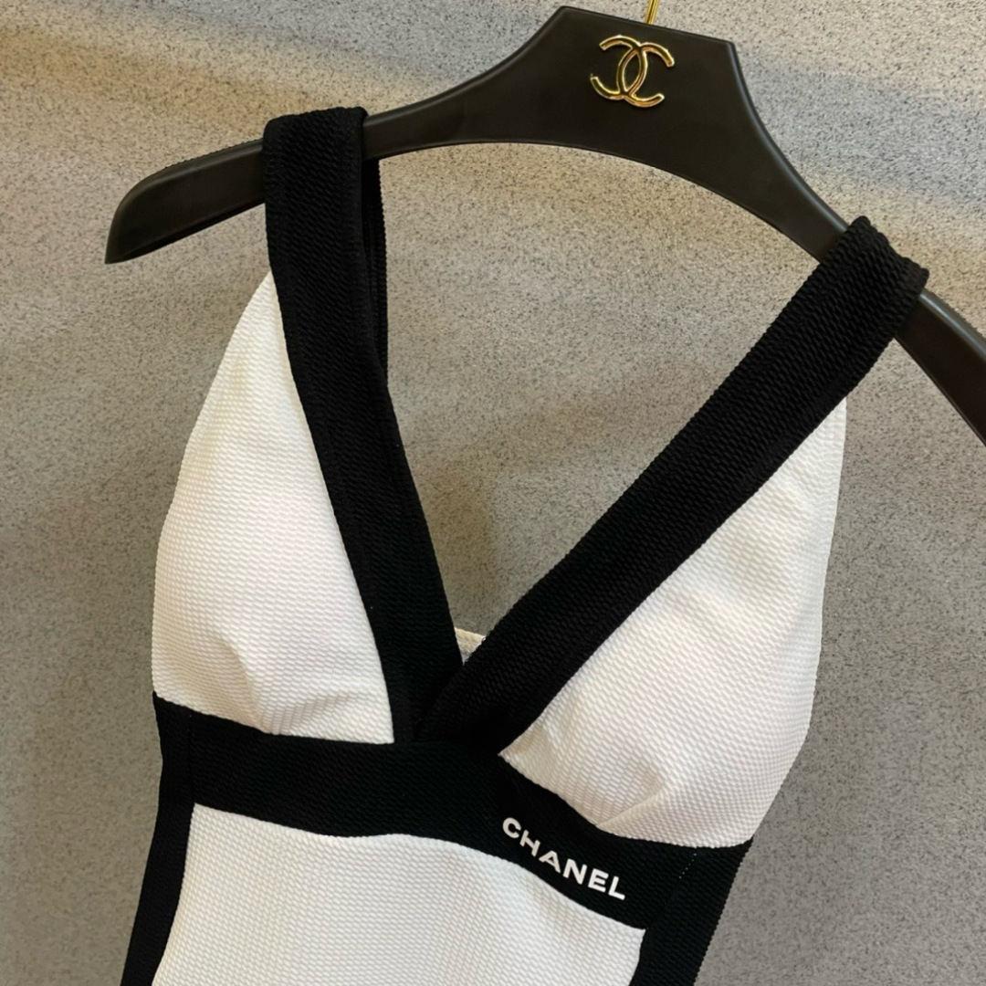 Chanel新款泳衣😍🥰适合多种场景的游泳衣🏊♀️海边 游泳池 温泉 水上乐园 漂流都可以😌内搭也完全 Chanel新款泳衣😍🥰适合多种场景的游泳衣🏊♀️海边 游泳池 温泉 水上乐园 漂流都可以😌内搭也完全