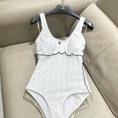 Chanel新款泳衣😍🥰适合多种场景的游泳衣🏊♀️海边 游泳池 温泉 水上乐园 漂流都可以😌内搭也完全 Chanel新款泳衣😍🥰适合多种场景的游泳衣🏊♀️海边 游泳池 温泉 水上乐园 漂流都可以😌内搭也完全