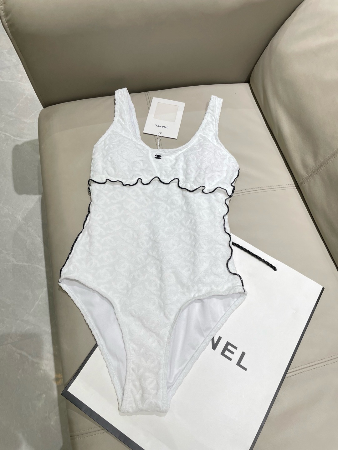 Chanel新款泳衣😍🥰适合多种场景的游泳衣🏊♀️海边 游泳池 温泉 水上乐园 漂流都可以😌内搭也完全 Chanel新款泳衣😍🥰适合多种场景的游泳衣🏊♀️海边 游泳池 温泉 水上乐园 漂流都可以😌内搭也完全