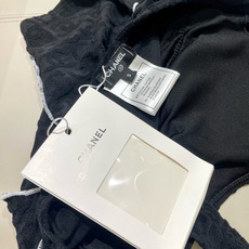 Chanel新款泳衣😍🥰适合多种场景的游泳衣🏊♀️海边 游泳池 温泉 水上乐园 漂流都可以😌内搭也完全 Chanel新款泳衣😍🥰适合多种场景的游泳衣🏊♀️海边 游泳池 温泉 水上乐园 漂流都可以😌内搭也完全