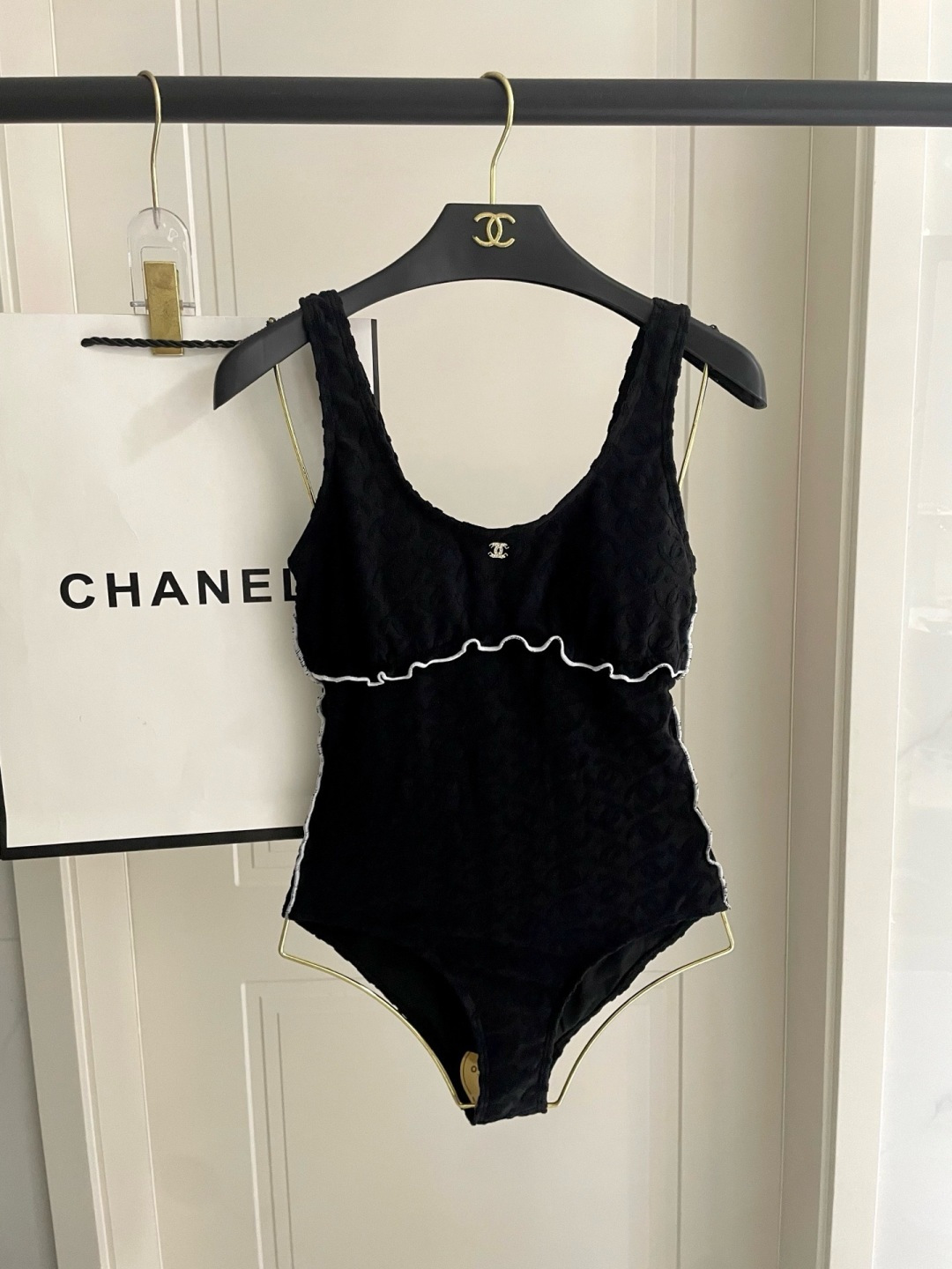 Chanel新款泳衣😍🥰适合多种场景的游泳衣🏊♀️海边 游泳池 温泉 水上乐园 漂流都可以😌内搭也完全 Chanel新款泳衣😍🥰适合多种场景的游泳衣🏊♀️海边 游泳池 温泉 水上乐园 漂流都可以😌内搭也完全