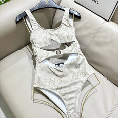 Chanel新款泳衣😍🥰适合多种场景的游泳衣🏊♀️海边 游泳池 温泉 水上乐园 漂流都可以😌内搭也完全 Chanel新款泳衣😍🥰适合多种场景的游泳衣🏊♀️海边 游泳池 温泉 水上乐园 漂流都可以😌内搭也完全