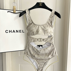 Chanel新款泳衣😍🥰适合多种场景的游泳衣🏊♀️海边 游泳池 温泉 水上乐园 漂流都可以😌内搭也完全 Chanel新款泳衣😍🥰适合多种场景的游泳衣🏊♀️海边 游泳池 温泉 水上乐园 漂流都可以😌内搭也完全
