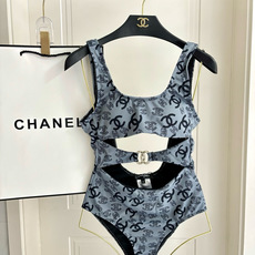 Chanel新款泳衣😍🥰适合多种场景的游泳衣🏊♀️海边 游泳池 温泉 水上乐园 漂流都可以😌内搭也完全 Chanel新款泳衣😍🥰适合多种场景的游泳衣🏊♀️海边 游泳池 温泉 水上乐园 漂流都可以😌内搭也完全