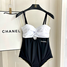 Chanel新款泳衣😍🥰适合多种场景的游泳衣🏊♀️海边 游泳池 温泉 水上乐园 漂流都可以😌内搭也完全 Chanel新款泳衣😍🥰适合多种场景的游泳衣🏊♀️海边 游泳池 温泉 水上乐园 漂流都可以😌内搭也完全