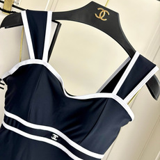 Chanel新款泳衣😍🥰适合多种场景的游泳衣🏊♀️海边 游泳池 温泉 水上乐园 漂流都可以😌内搭也完全 Chanel新款泳衣😍🥰适合多种场景的游泳衣🏊♀️海边 游泳池 温泉 水上乐园 漂流都可以😌内搭也完全