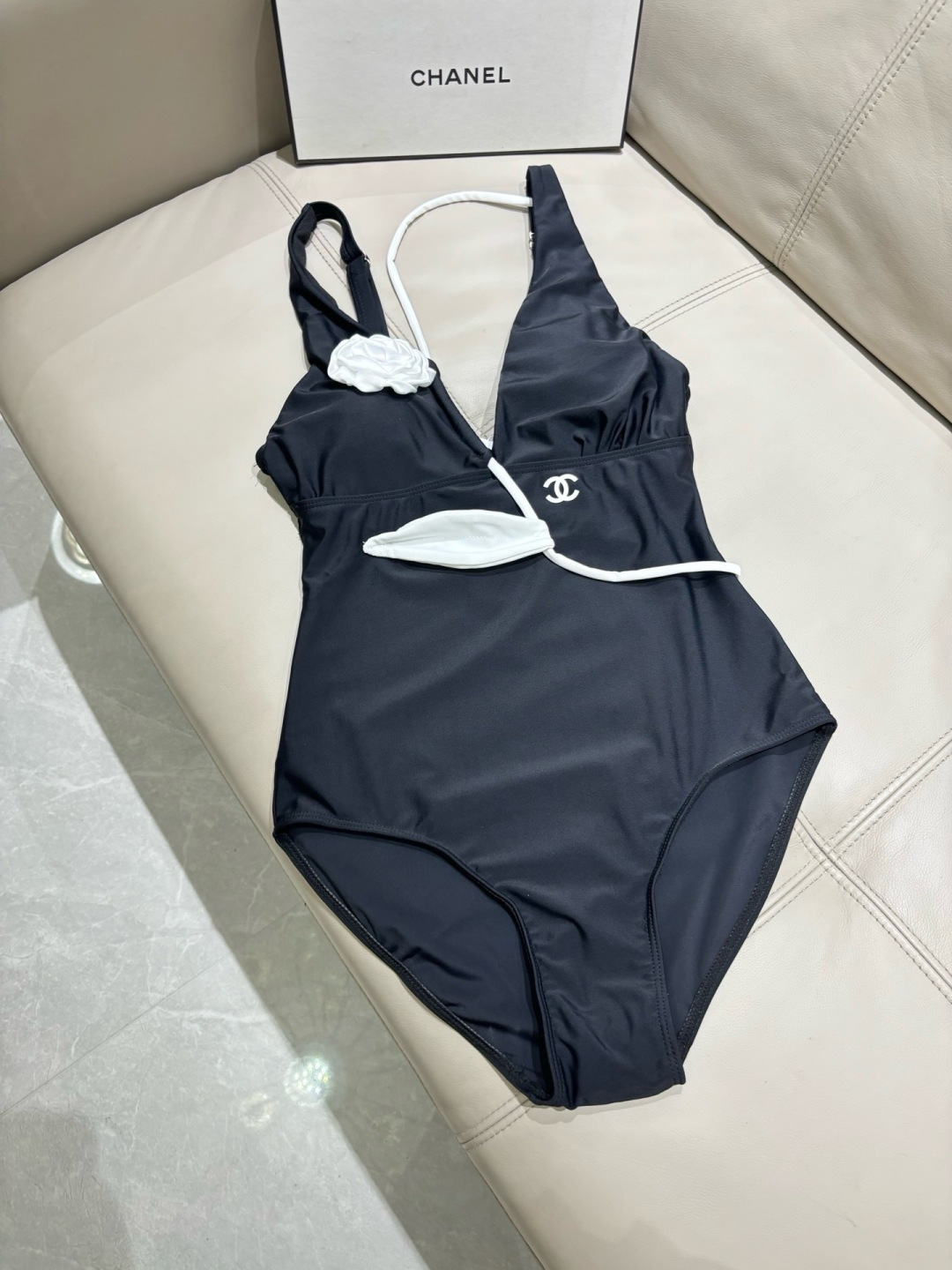 Chanel新款泳衣😍🥰适合多种场景的游泳衣🏊♀️海边 游泳池 温泉 水上乐园 漂流都可以😌内搭也完全 Chanel新款泳衣😍🥰适合多种场景的游泳衣🏊♀️海边 游泳池 温泉 水上乐园 漂流都可以😌内搭也完全
