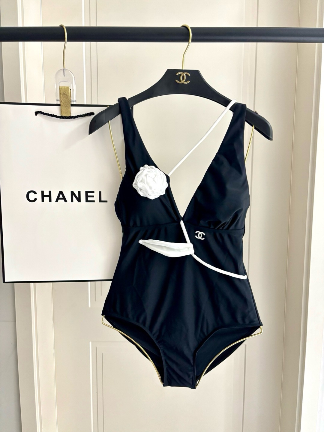 Chanel新款泳衣😍🥰适合多种场景的游泳衣🏊♀️海边 游泳池 温泉 水上乐园 漂流都可以😌内搭也完全 Chanel新款泳衣😍🥰适合多种场景的游泳衣🏊♀️海边 游泳池 温泉 水上乐园 漂流都可以😌内搭也完全