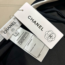 Chanel新款泳衣😍🥰适合多种场景的游泳衣🏊♀️海边 游泳池 温泉 水上乐园 漂流都可以😌内搭也完全 Chanel新款泳衣😍🥰适合多种场景的游泳衣🏊♀️海边 游泳池 温泉 水上乐园 漂流都可以😌内搭也完全
