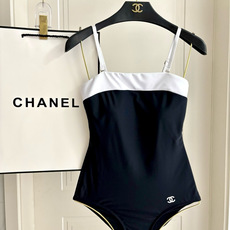 Chanel新款泳衣😍🥰适合多种场景的游泳衣🏊♀️海边 游泳池 温泉 水上乐园 漂流都可以😌内搭也完全 Chanel新款泳衣😍🥰适合多种场景的游泳衣🏊♀️海边 游泳池 温泉 水上乐园 漂流都可以😌内搭也完全