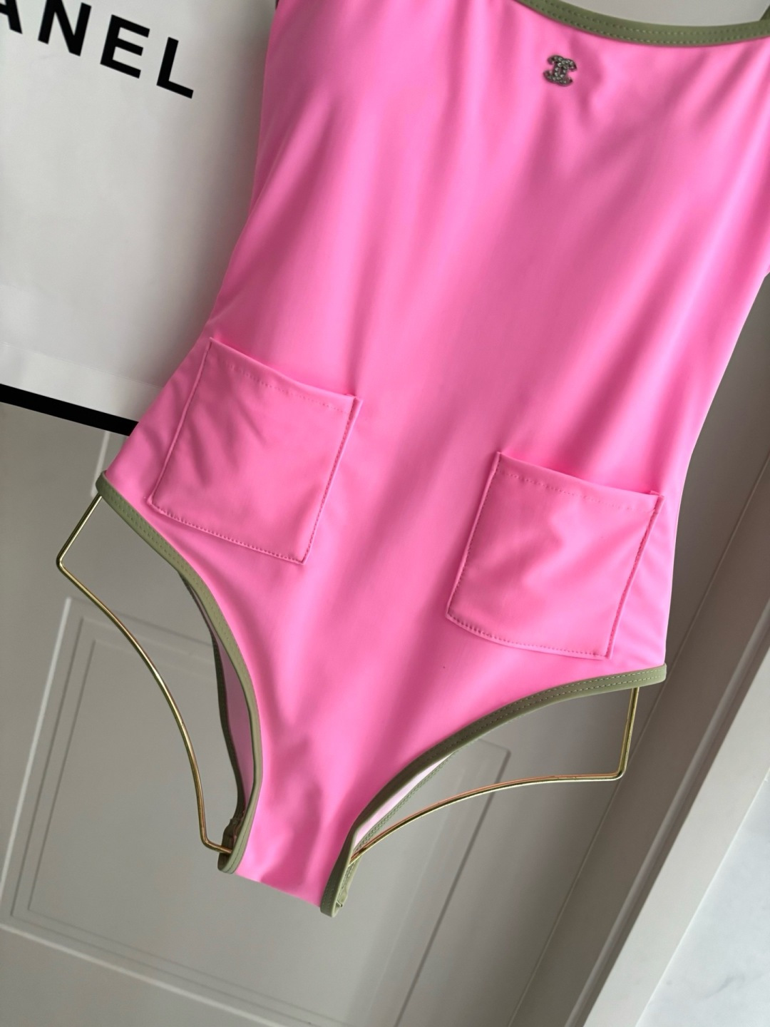Chanel新款泳衣😍🥰适合多种场景的游泳衣🏊♀️海边 游泳池 温泉 水上乐园 漂流都可以😌内搭也完全 Chanel新款泳衣😍🥰适合多种场景的游泳衣🏊♀️海边 游泳池 温泉 水上乐园 漂流都可以😌内搭也完全