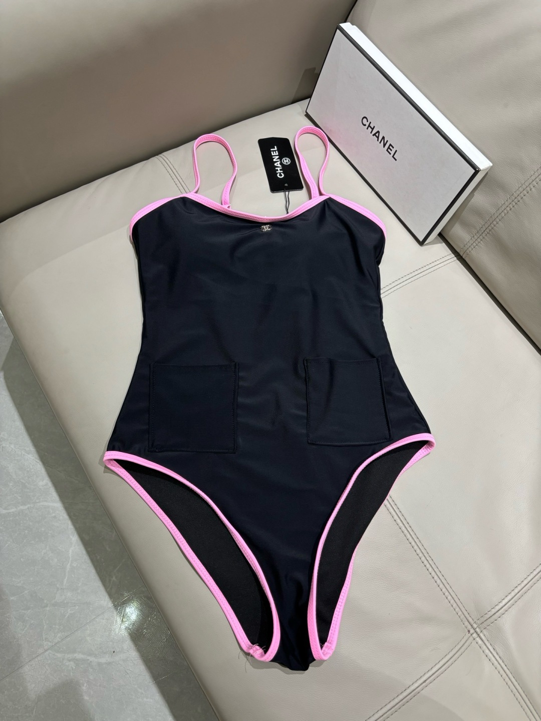 Chanel新款泳衣😍🥰适合多种场景的游泳衣🏊‍♀️海边 游泳池 温泉 水上乐园 漂流都可以😌内搭也完全