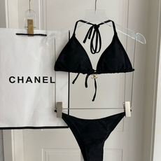 Chanel新款比基尼泳衣😍🥰适合多种场景的游泳衣🏊♀️海边 游泳池 温泉 水上乐园 漂流都可以😌内搭 Chanel新款比基尼泳衣😍🥰适合多种场景的游泳衣🏊♀️海边 游泳池 温泉 水上乐园 漂流都可以😌内搭