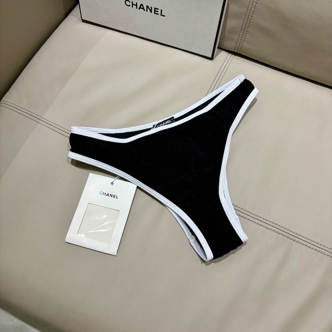 Chanel新款比基尼泳衣😍🥰适合多种场景的游泳衣🏊♀️海边 游泳池 温泉 水上乐园 漂流都可以😌内搭 Chanel新款比基尼泳衣😍🥰适合多种场景的游泳衣🏊♀️海边 游泳池 温泉 水上乐园 漂流都可以😌内搭