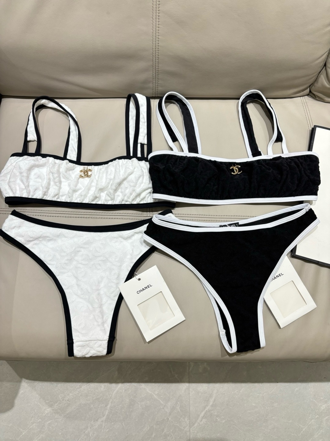 Chanel新款比基尼泳衣😍🥰适合多种场景的游泳衣🏊‍♀️海边 游泳池 温泉 水上乐园 漂流都可以😌内搭