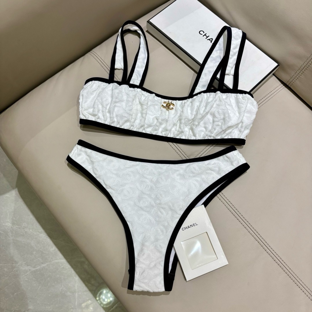 Chanel新款比基尼泳衣😍🥰适合多种场景的游泳衣🏊‍♀️海边 游泳池 温泉 水上乐园 漂流都可以😌内搭