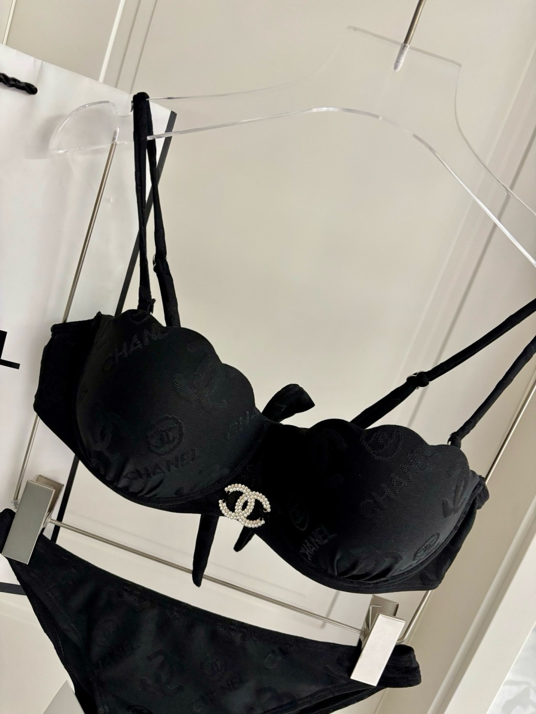 Chanel新款比基尼泳衣😍🥰适合多种场景的游泳衣🏊♀️海边 游泳池 温泉 水上乐园 漂流都可以😌内搭 Chanel新款比基尼泳衣😍🥰适合多种场景的游泳衣🏊♀️海边 游泳池 温泉 水上乐园 漂流都可以😌内搭
